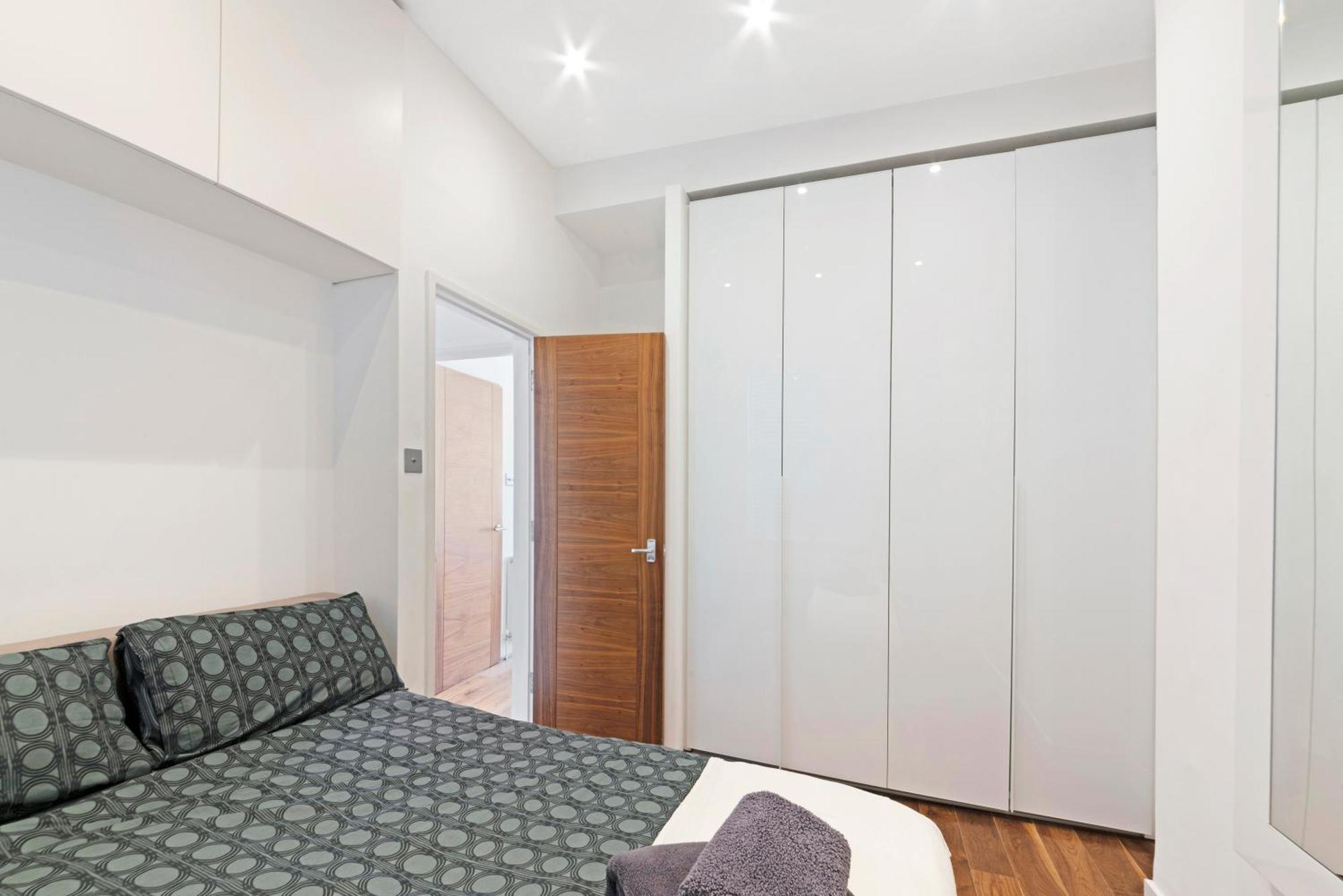 Huge 1 Bed Sleeps 4 De Lux Soho Fitzrovia * London